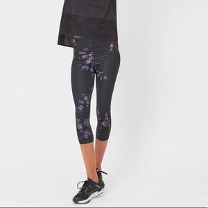 Sweaty Betty Zero Gravity Run Cropped Leggings